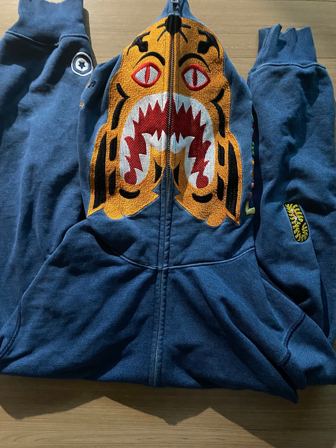 베이프 타이거 후드집업 상품이미지1