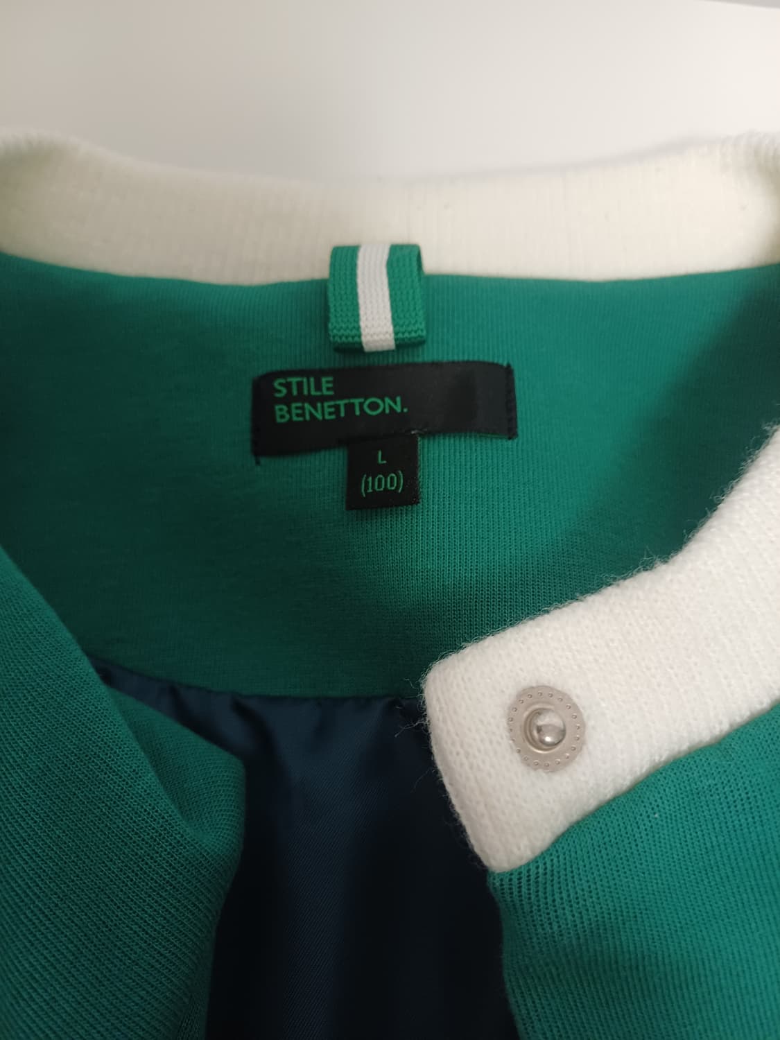베네통 배색 부클 자수 가디건 (L/100) - 켈리 그린 상품이미지4