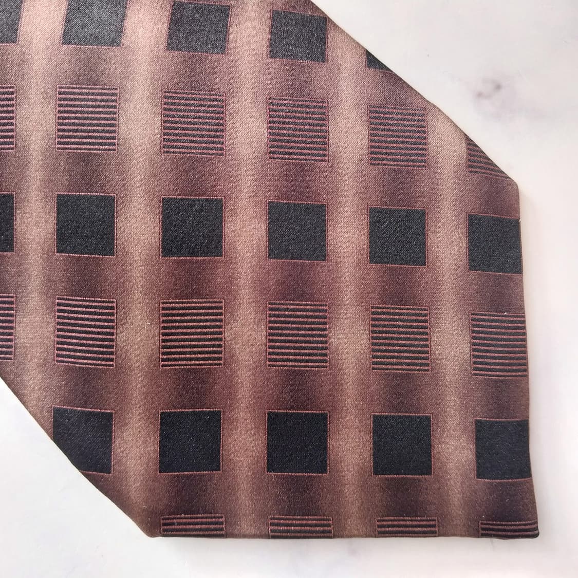 지안프랑코 페레 실크 기하 패턴 넥타이 9.4cm A+등급 K1884
 상품이미지7