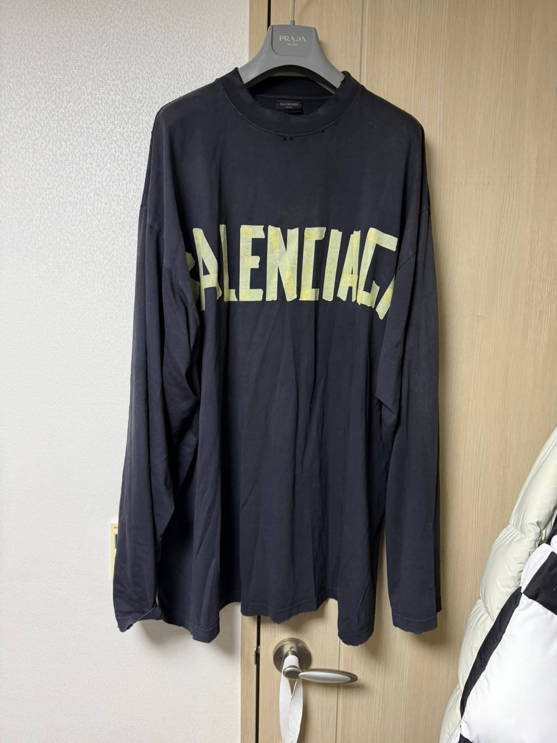 [4] 발렌시아가 테이프 롱슬리브 상품이미지1