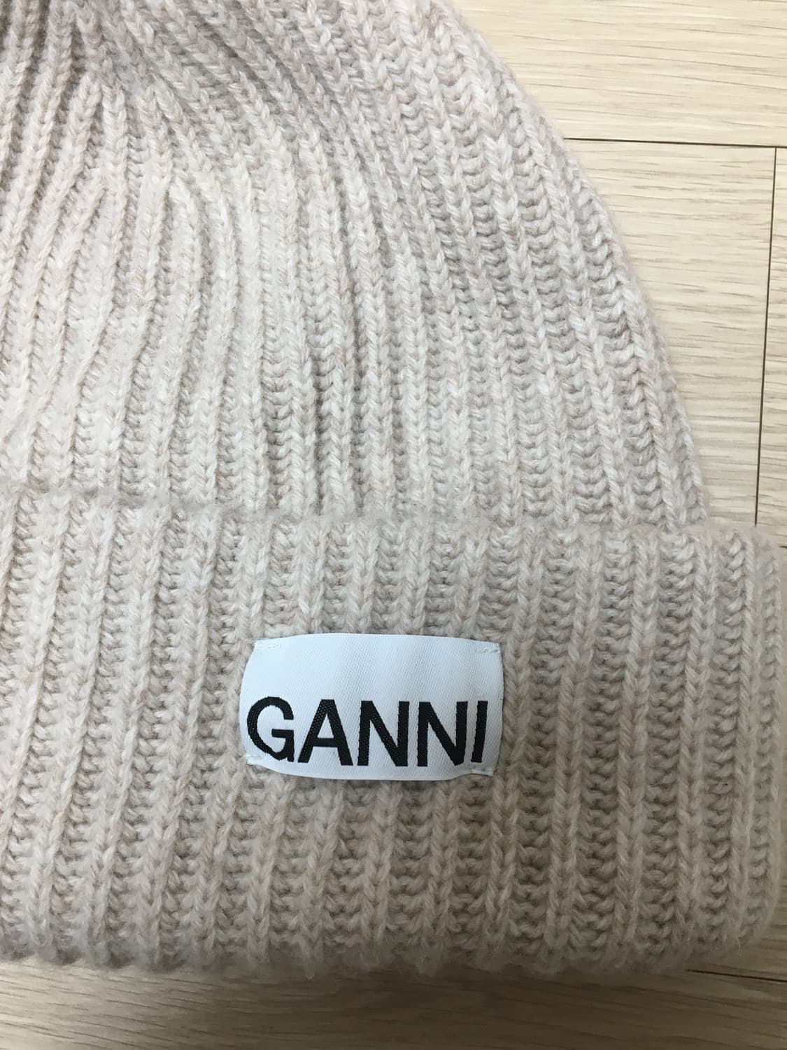 가니 여성 로고 패치 리브드 비니 - 샌드 상품이미지2