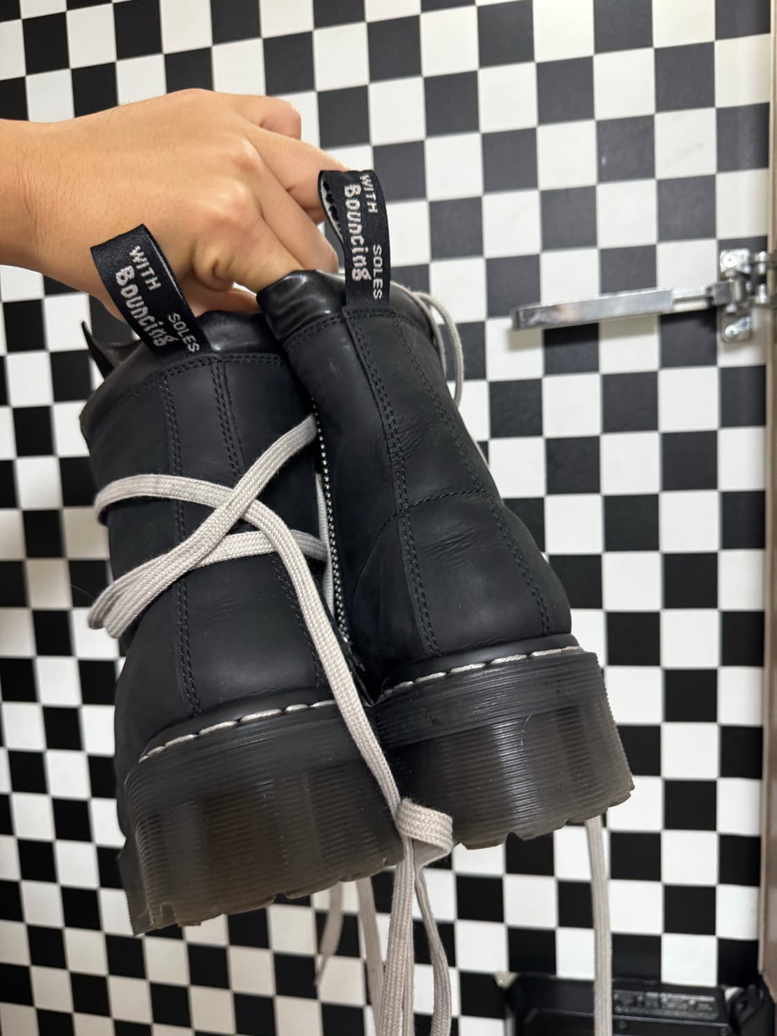 [290,UK10]닥터마틴 x 릭오웬스 쿼드 솔 스틸 토 부츠 블랙 상품이미지2