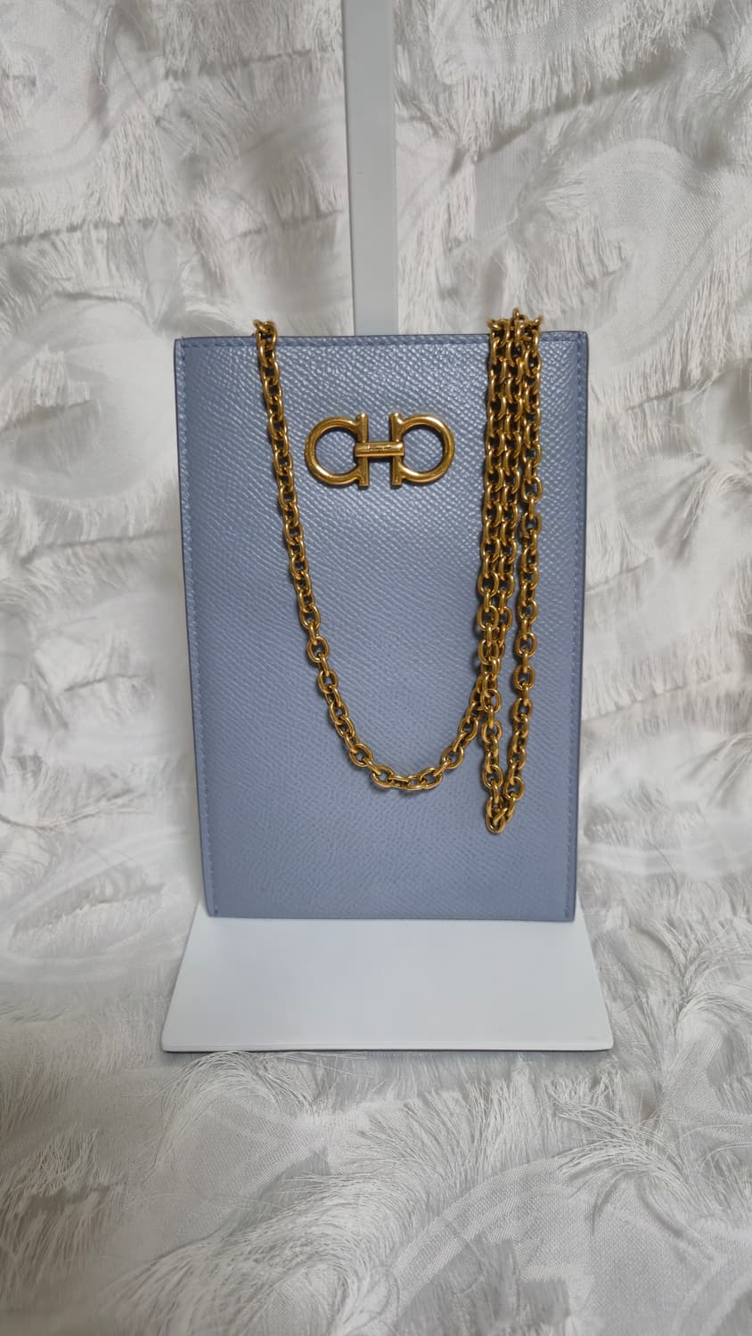 페라가모 간치니 폰 케이스 상품이미지1