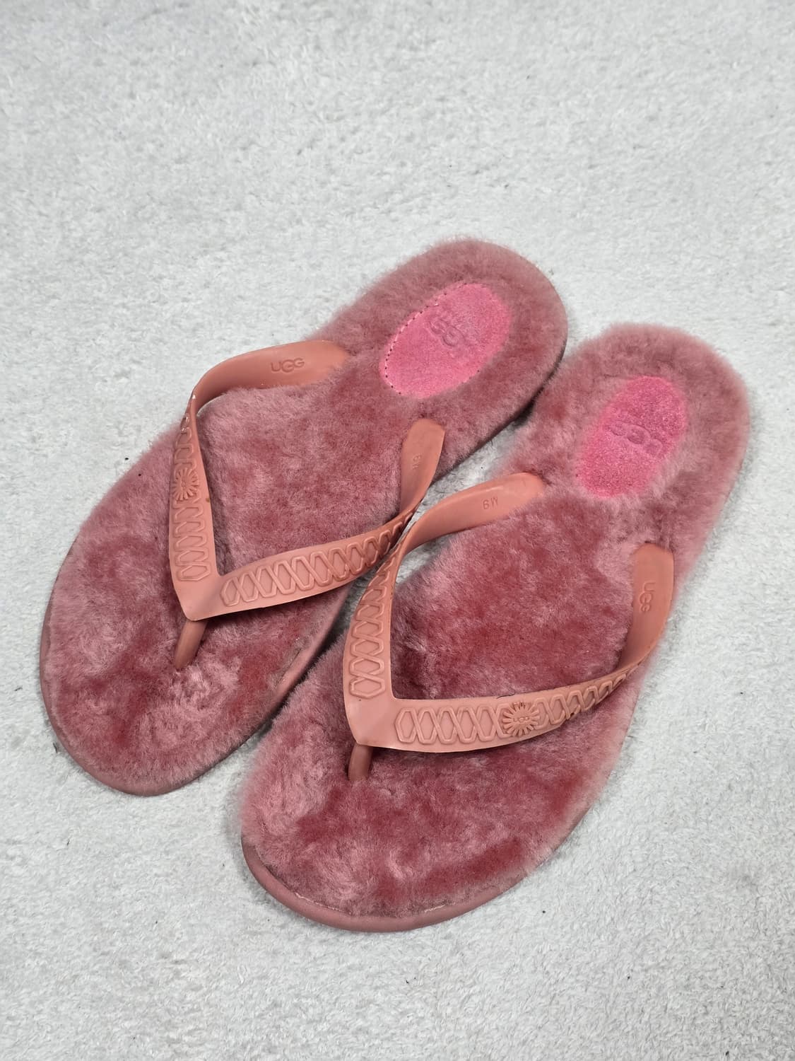 UGG 어그 핑크 플러피 쪼리 슬리퍼 230 상품이미지1