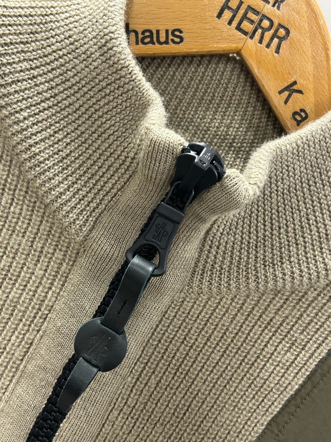 몽끌레어 하프 집업 울 니트 상품이미지2