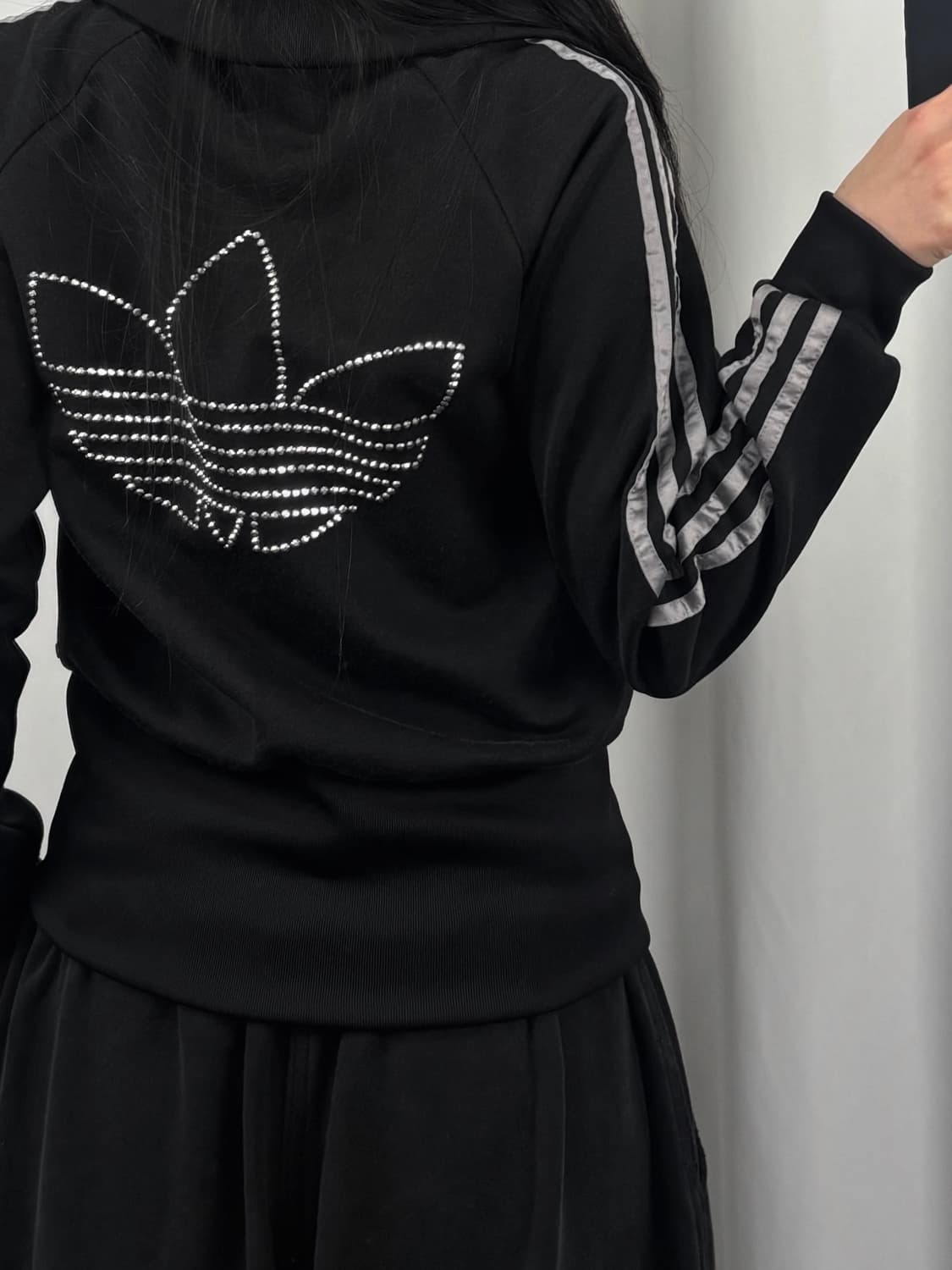 아디다스 글리터 로고 블랙 트랙탑 져지 상품이미지1