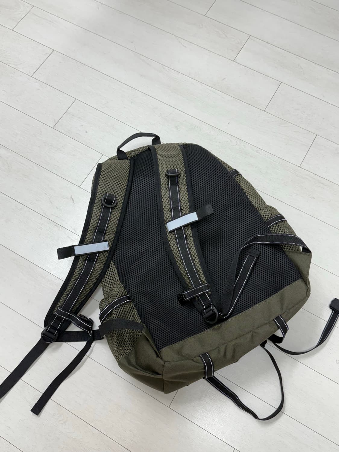 앤드원더 메쉬 백팩 35L 도쿄 긴자점 구매  3회착용후 보관  상태 훌 상품이미지2