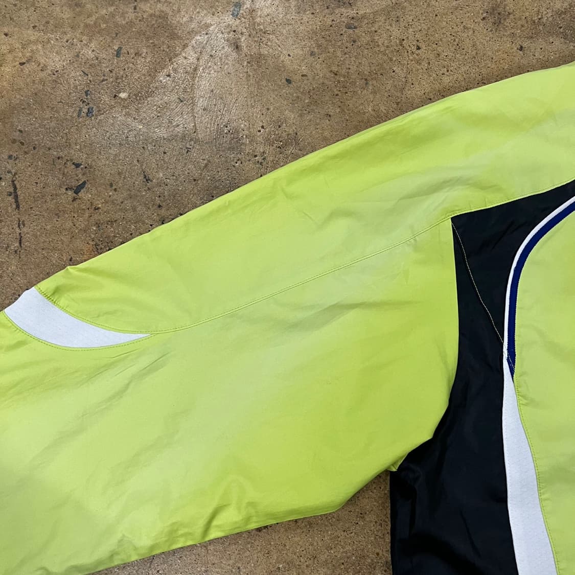 [정품/L] 데상트 형광 옐로우 하프집업 바람막이 b17 상품이미지7