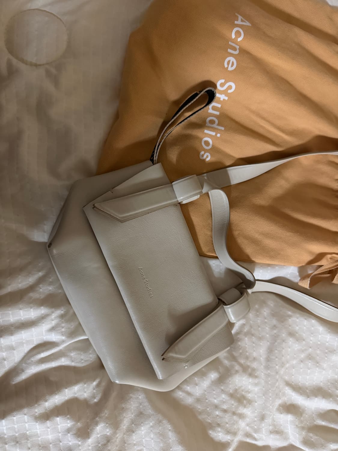 아크네 스튜디오 알렉산드리아 미니백 상품이미지2