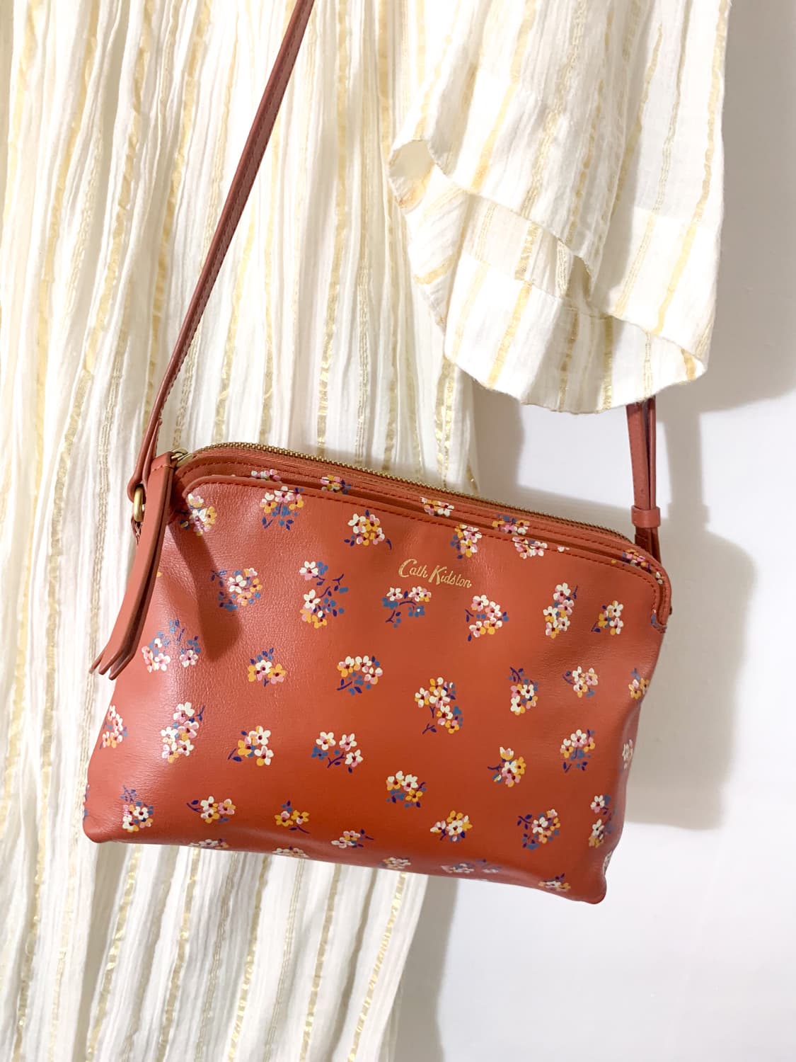 캐스키드슨 플라워 가죽 숄더백 상품이미지1