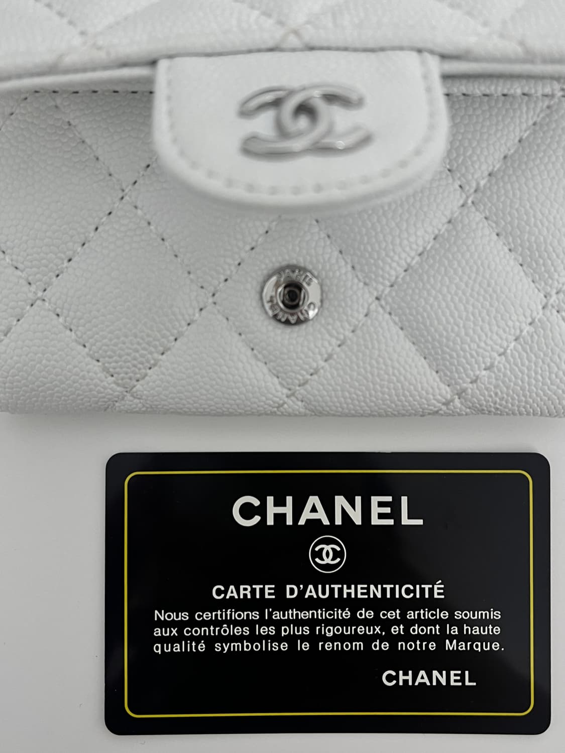 새상품) 샤넬 클래식 카드지갑 화이트 상품이미지4