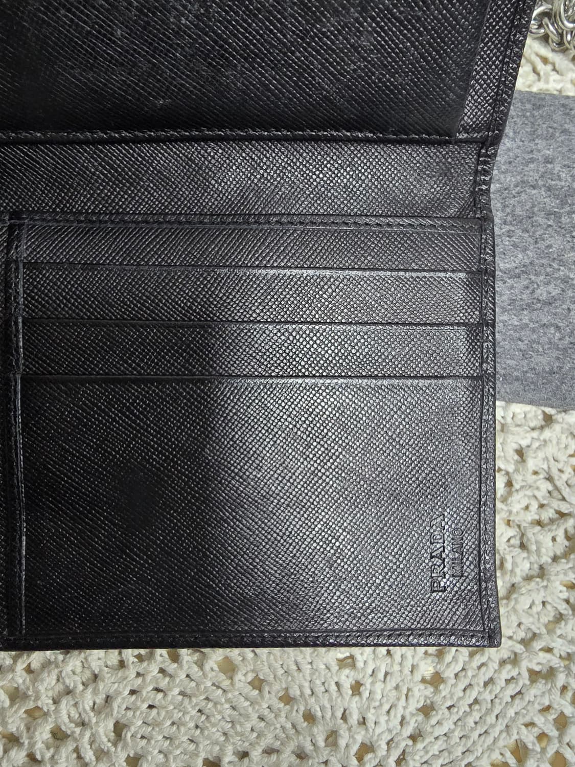 프라다 트라이폴드 월렛 사피아노 가죽 중지갑 상품이미지5