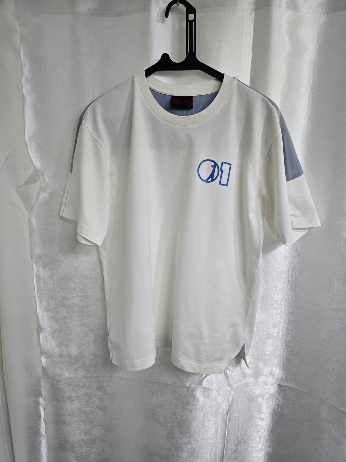 리바이스 엔지니어드진 화이트 배색 반팔티 (1930) 상품이미지1