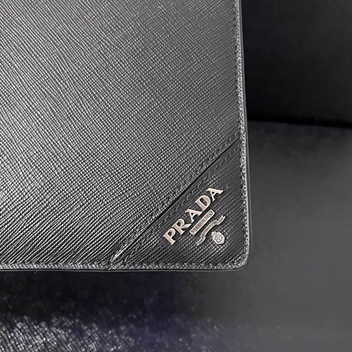 [A급/정품] 프라다 로고 클러치 백 블랙 상품이미지4