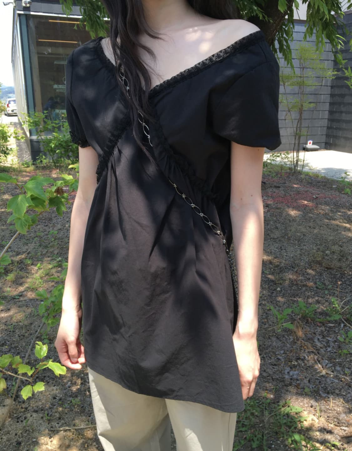 미닝아웃 도브 레이스 반팔 블라우스 블랙 상품이미지1