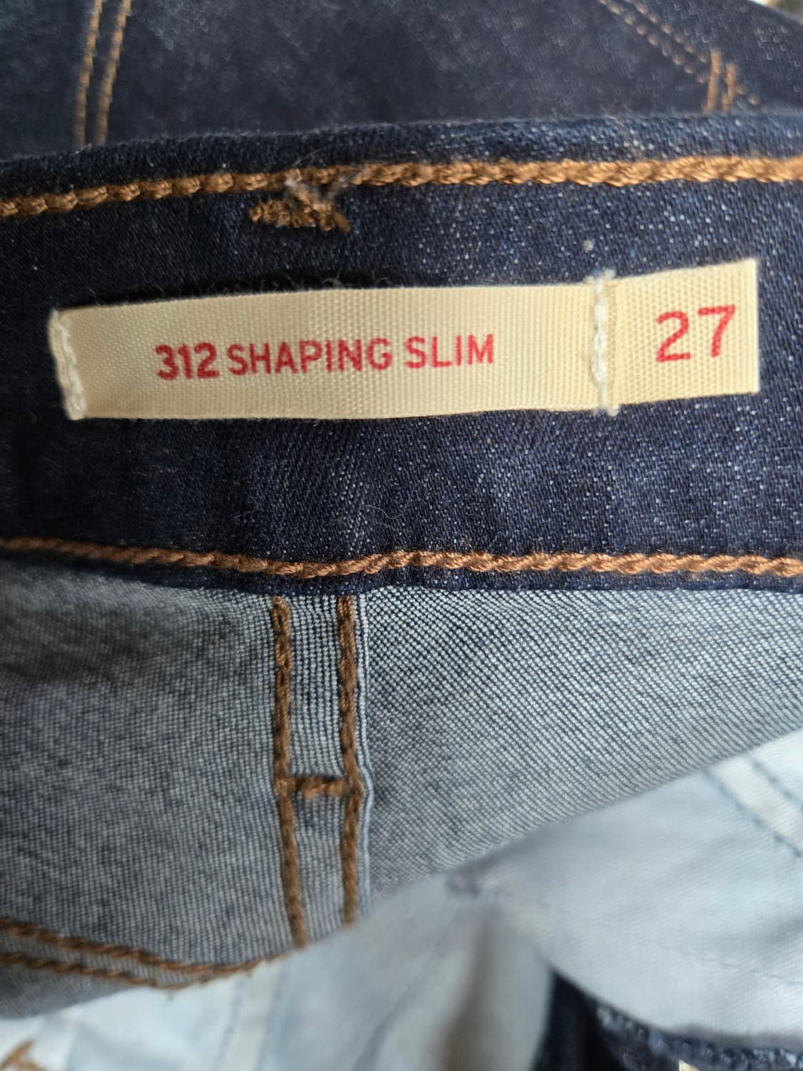 거의 새제품)리바이스 312스키니 데님진 다크워시27 상품이미지3