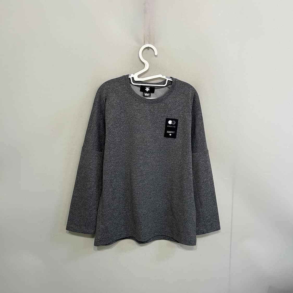 데상트 남성 맨투맨 100 상품이미지1