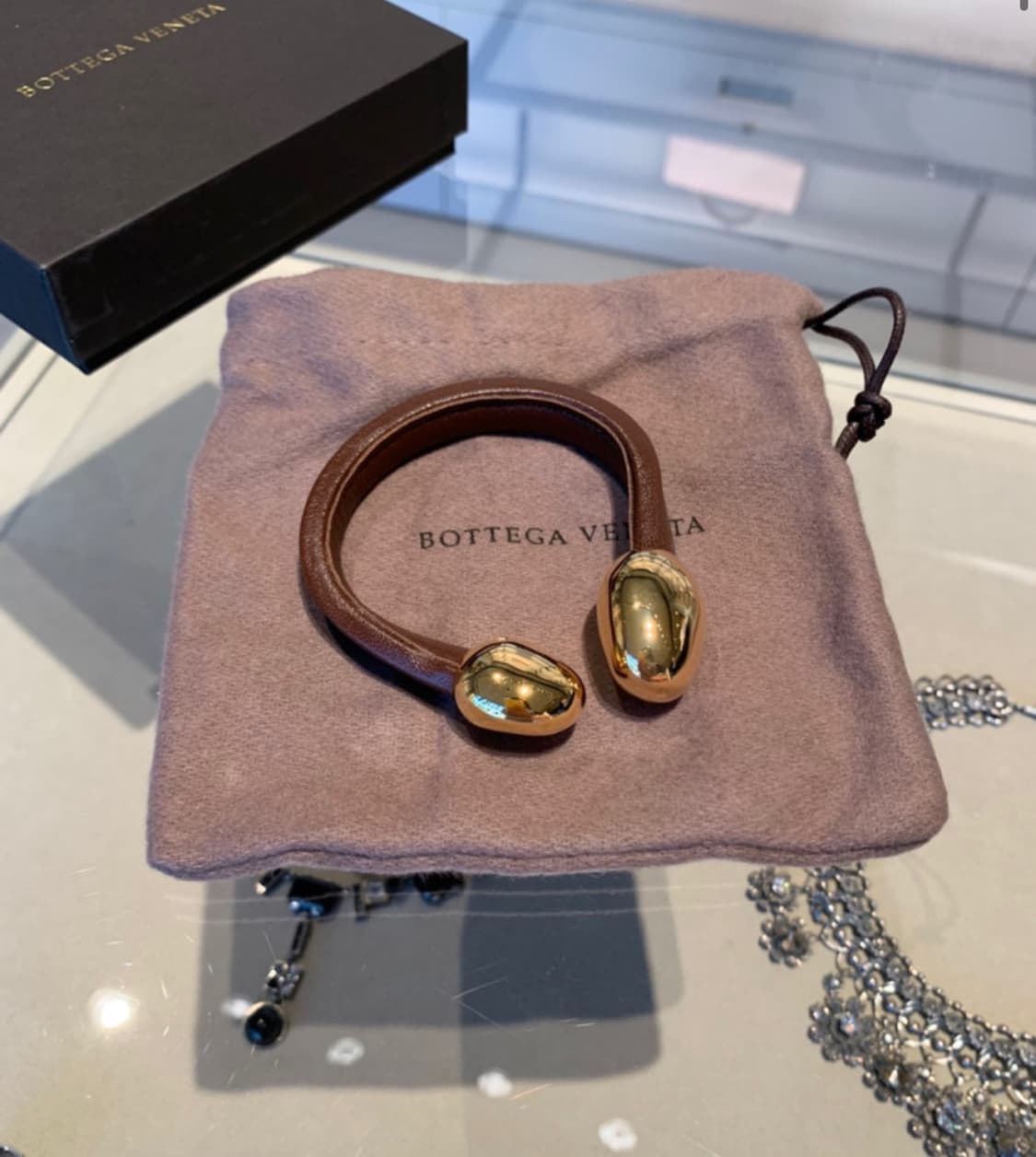 보테가베네타 레더 골드 팔찌 상품이미지2