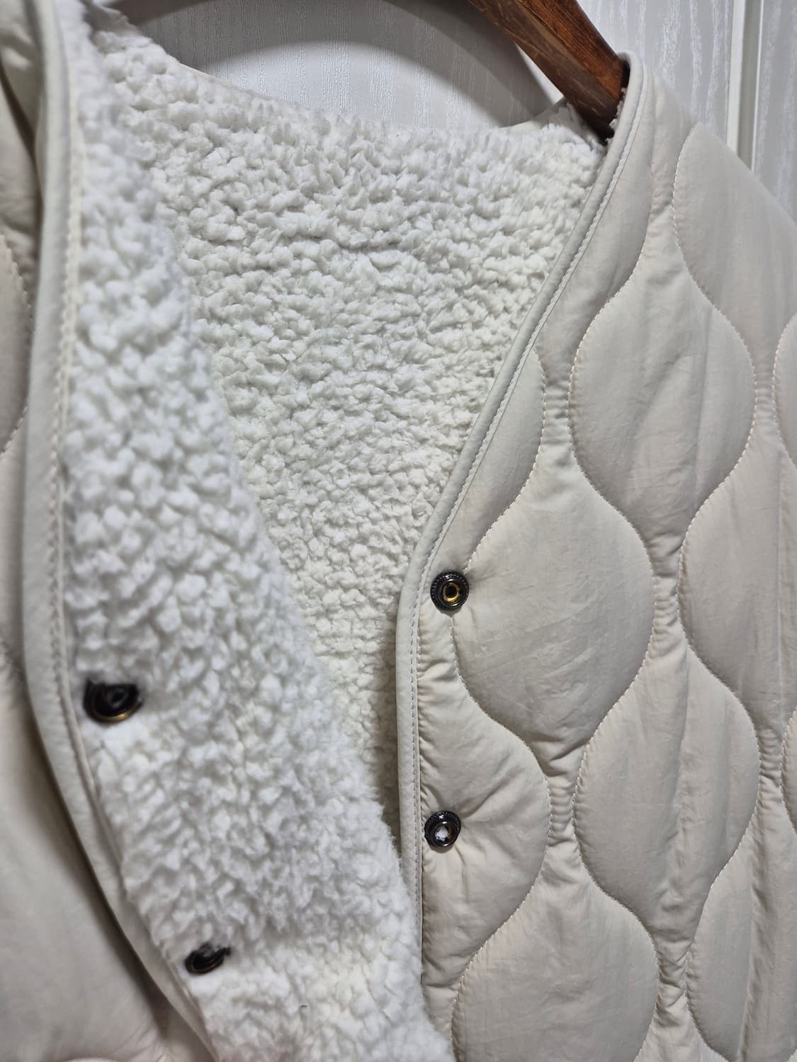 아이보리 누빔 안감 숏 패딩. 깔깔이 상품이미지4