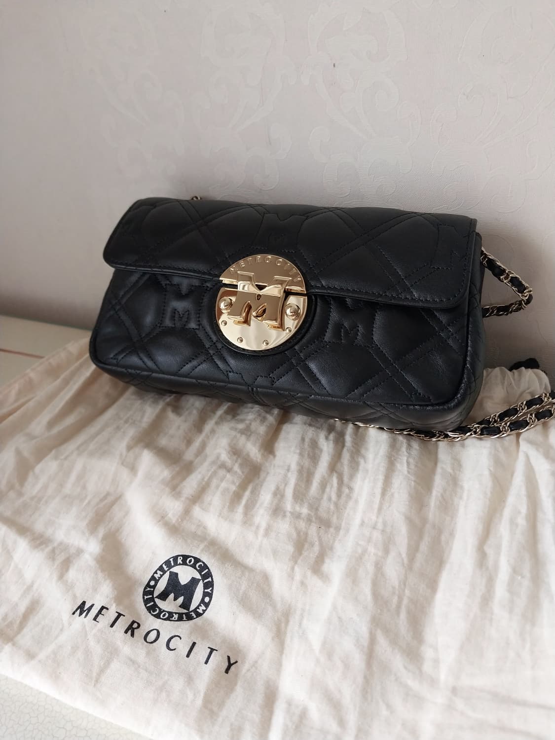 메트로시티 퀄팅 미니백. 상품이미지2