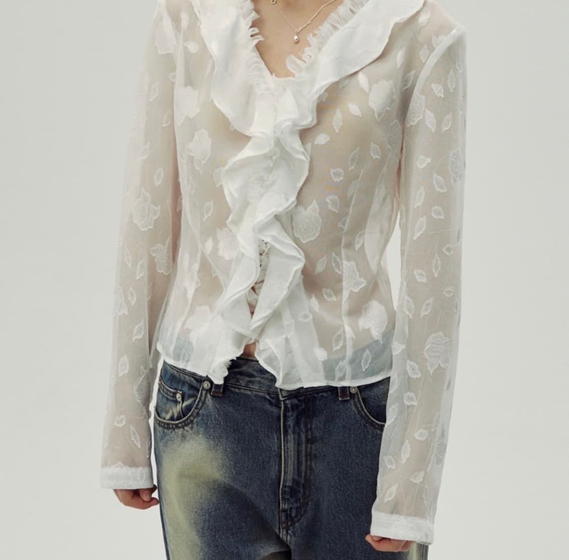 시눈 자카드 러플 블라우스 상품이미지2