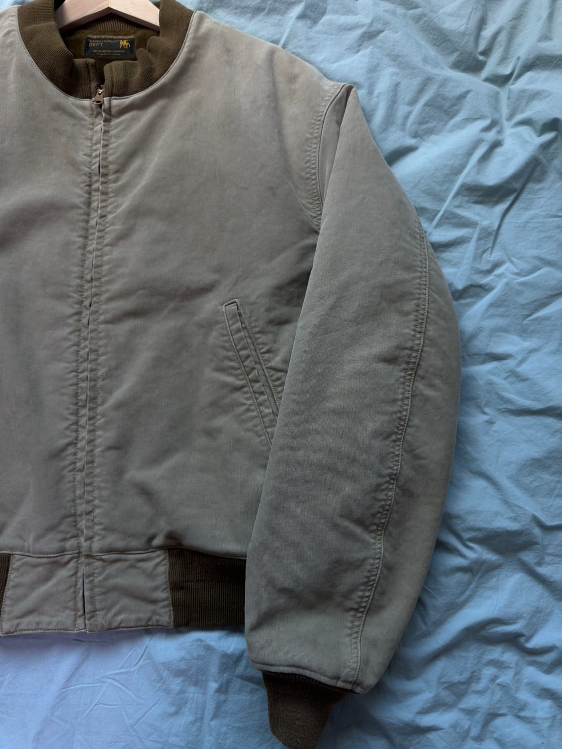 비즈빔 25SS 컨트라리 뎁트 하트만 자켓 카키 상품이미지2