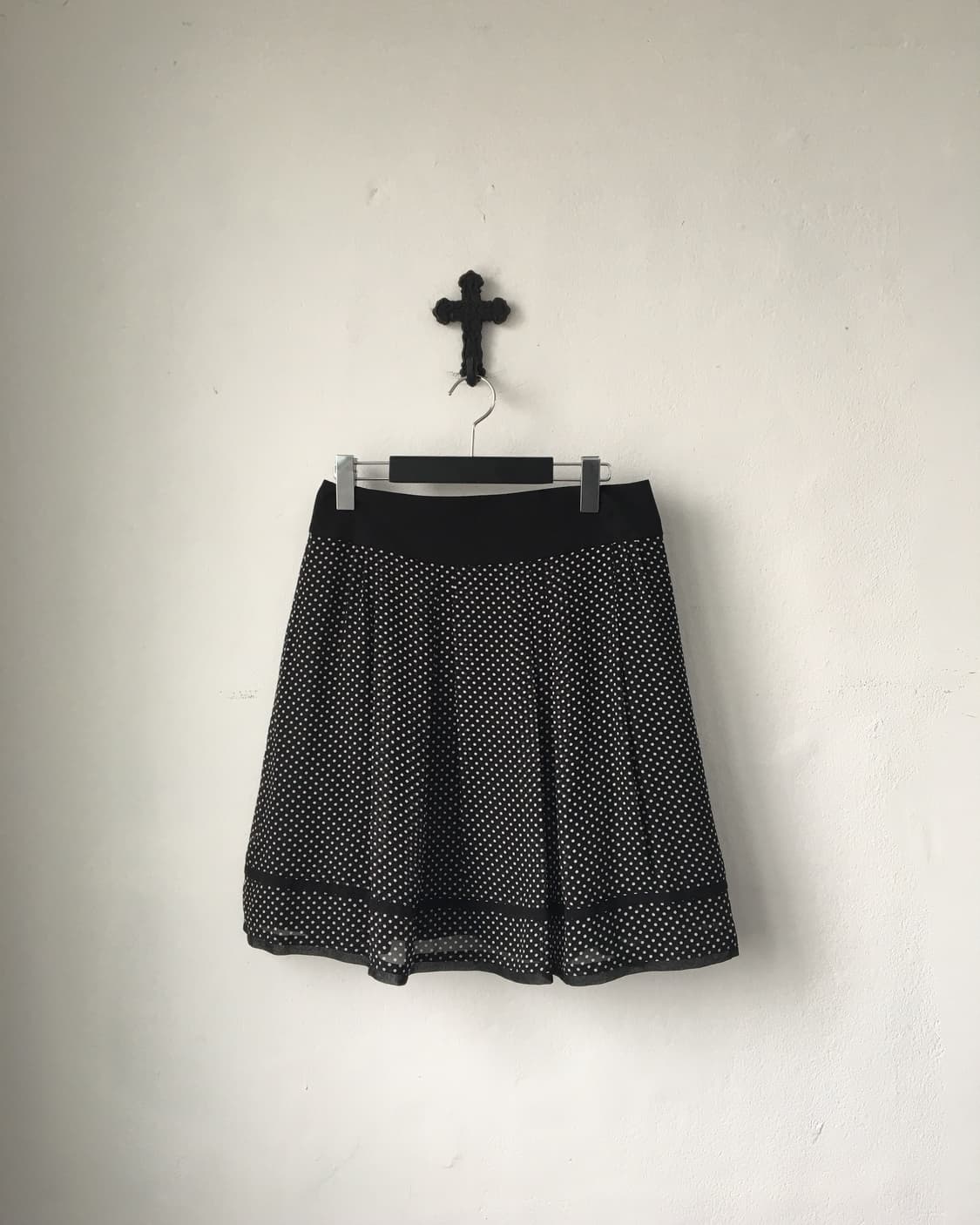 Line detail dot pattern midi skirt 상품이미지1