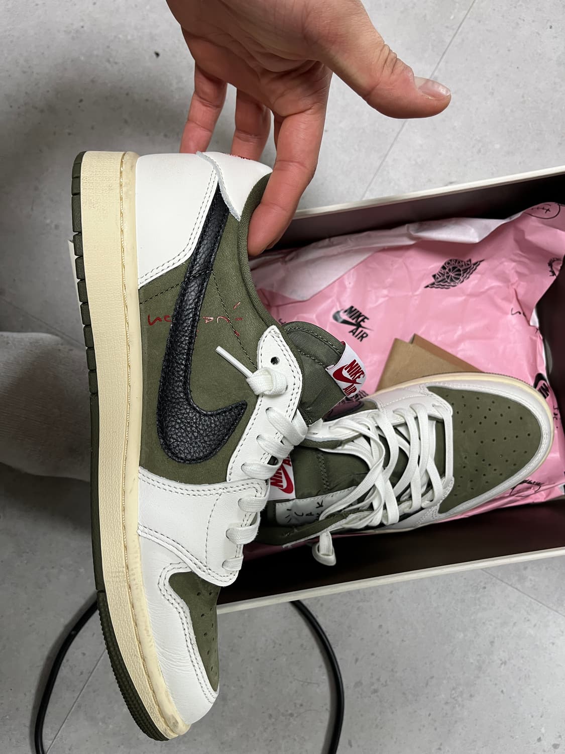 조던 1 x 트래비스 스캇 레트로 로우 OG SP 리버스 올리브 상품이미지2