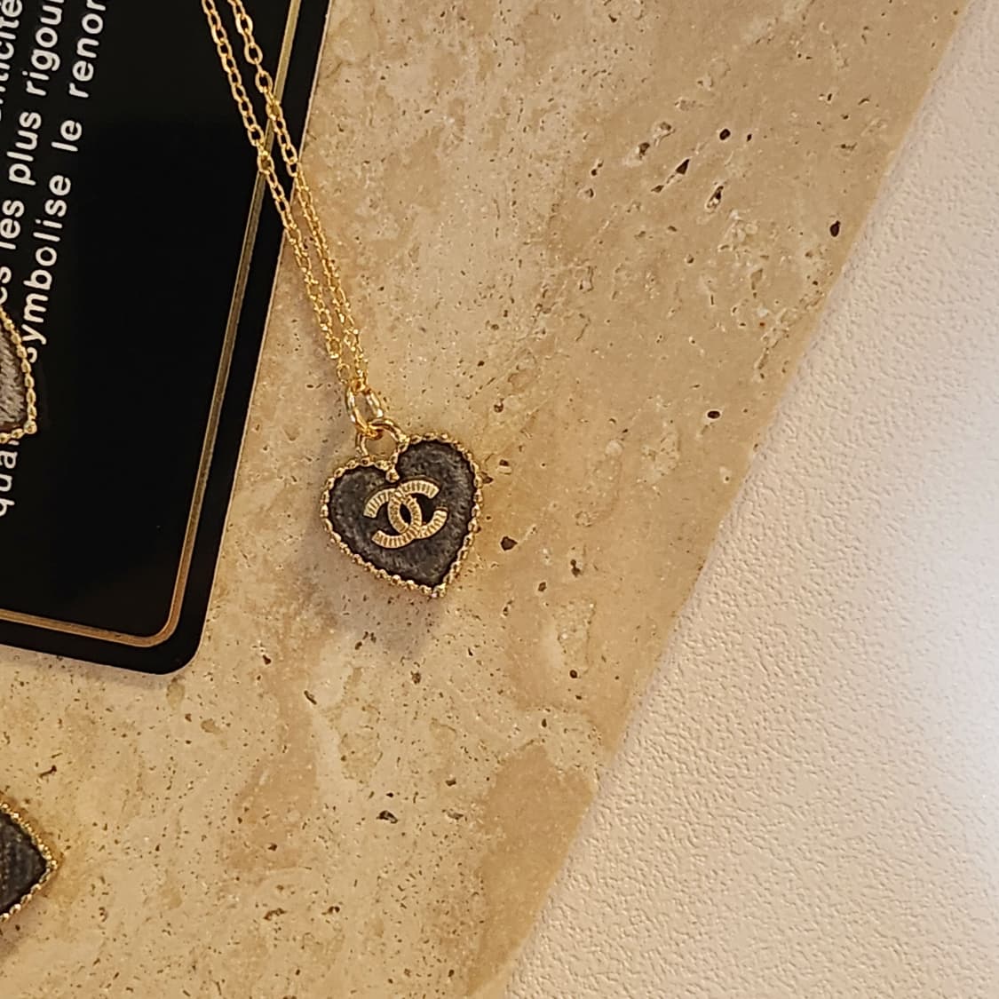 샤넬 벨벳 그레이 하트 빈티지 업사이클링 목걸이 상품이미지2
