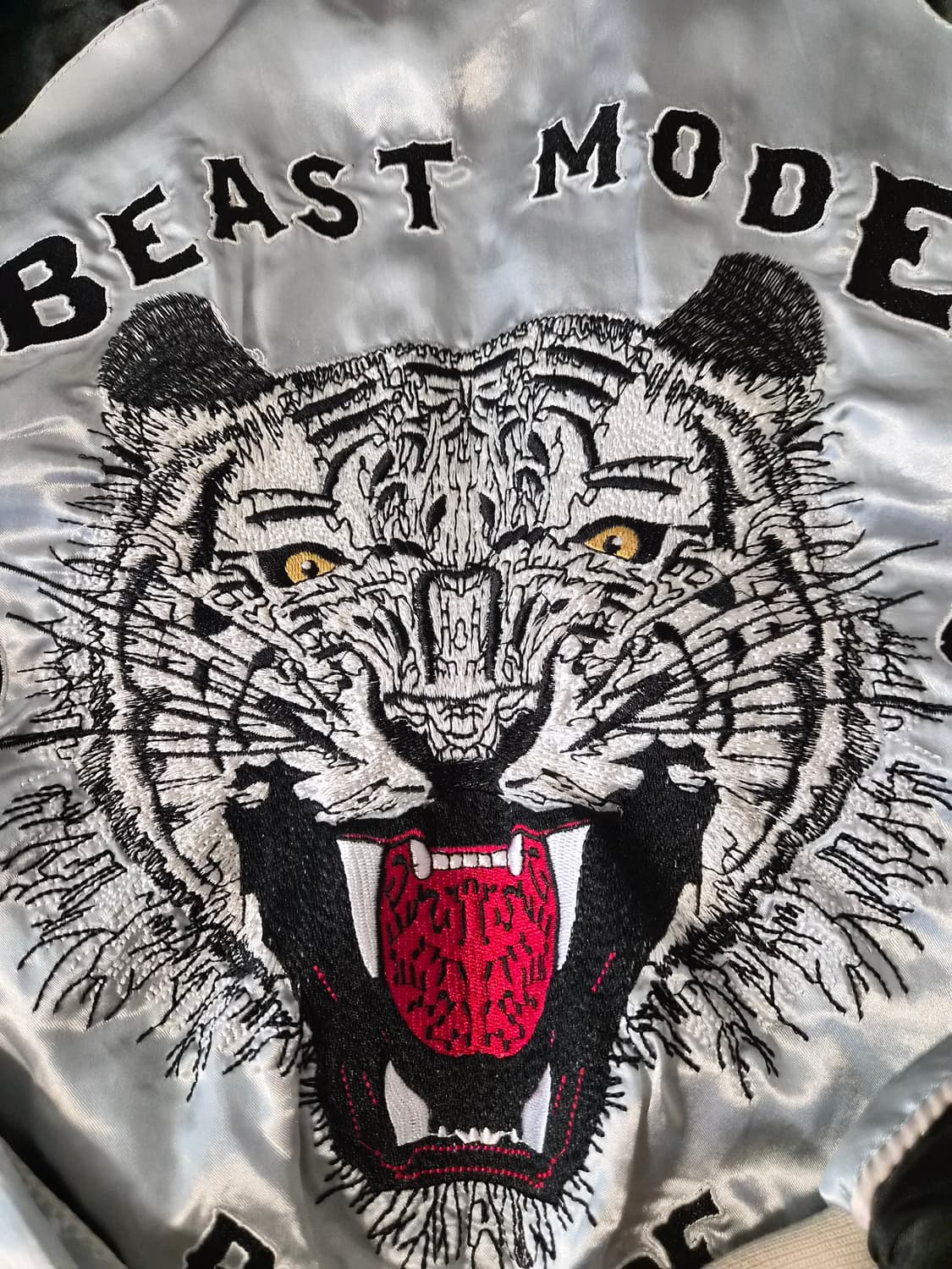 (자수포인트) 링오브파이어 호랑이 사틴 스카잔 점퍼 (사이즈 M) 상품이미지4