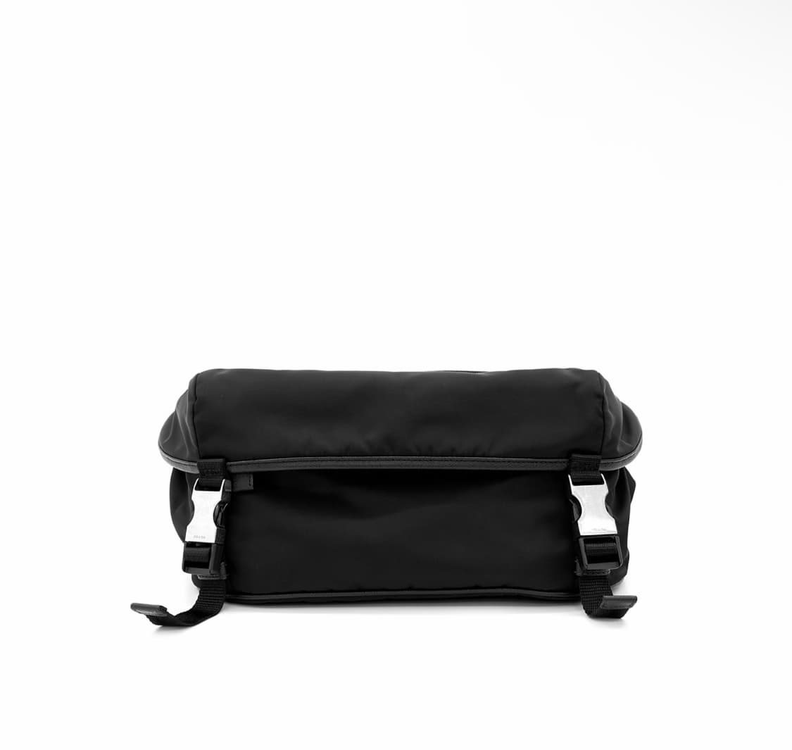 [M] 프라다 남성 리나일론 사피아노 바이커백 크로스백 미디움 블랙 상품이미지2