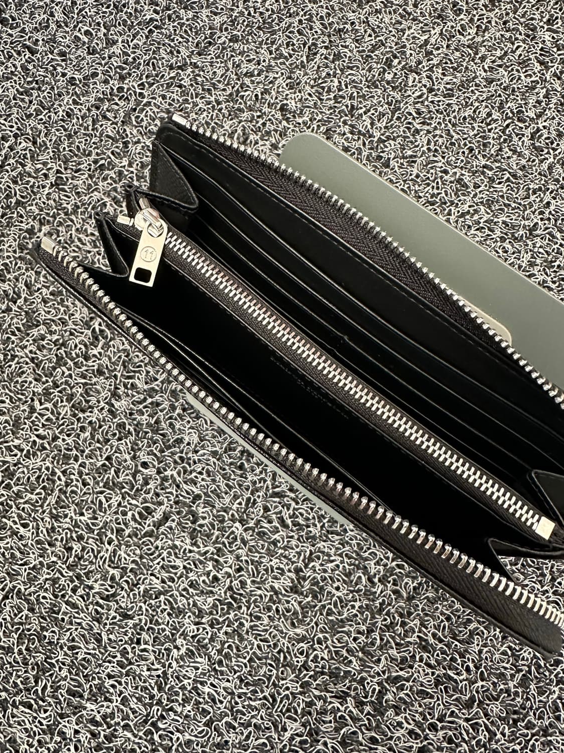 메종 마르지엘라 블랙 레더 지퍼 장지갑 상품이미지3