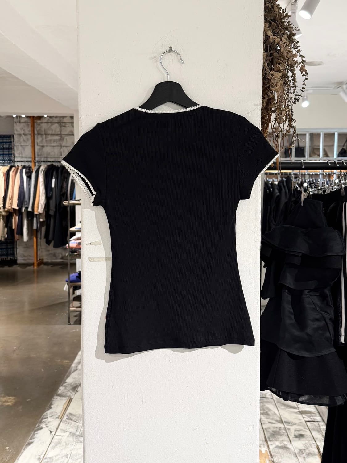 루즈 블랙 프릴 스퀘어넥 하프 탑 상품이미지6