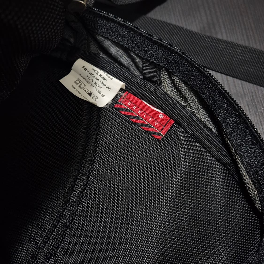 오클리 소프트웨어 00s 아이콘 미니 백팩 상품이미지4