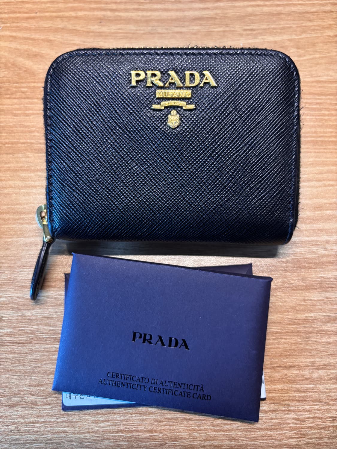 프라다 사피아노 로고 블랙 지퍼 반지갑 상품이미지3
