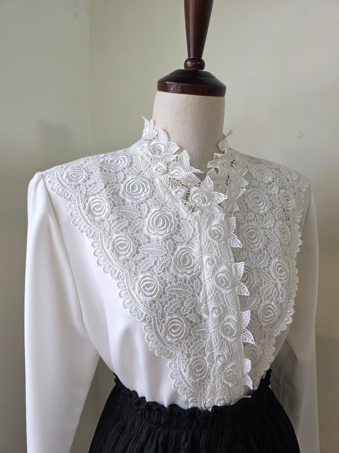 화이트 레이스 블라우스 상품이미지1