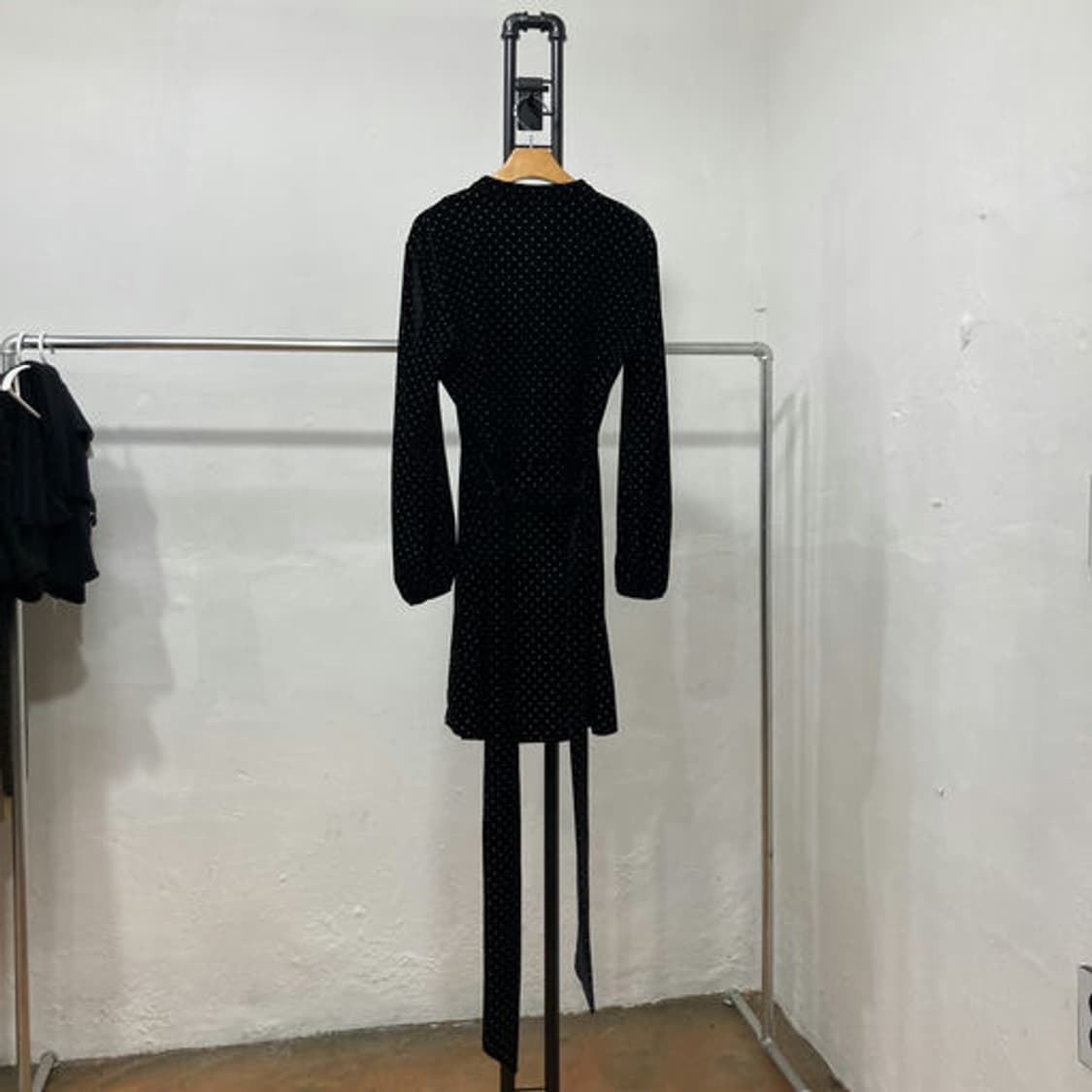 자라(ZARA) 벨벳 도트 패턴 벨티드 미니 원피스 상품이미지4