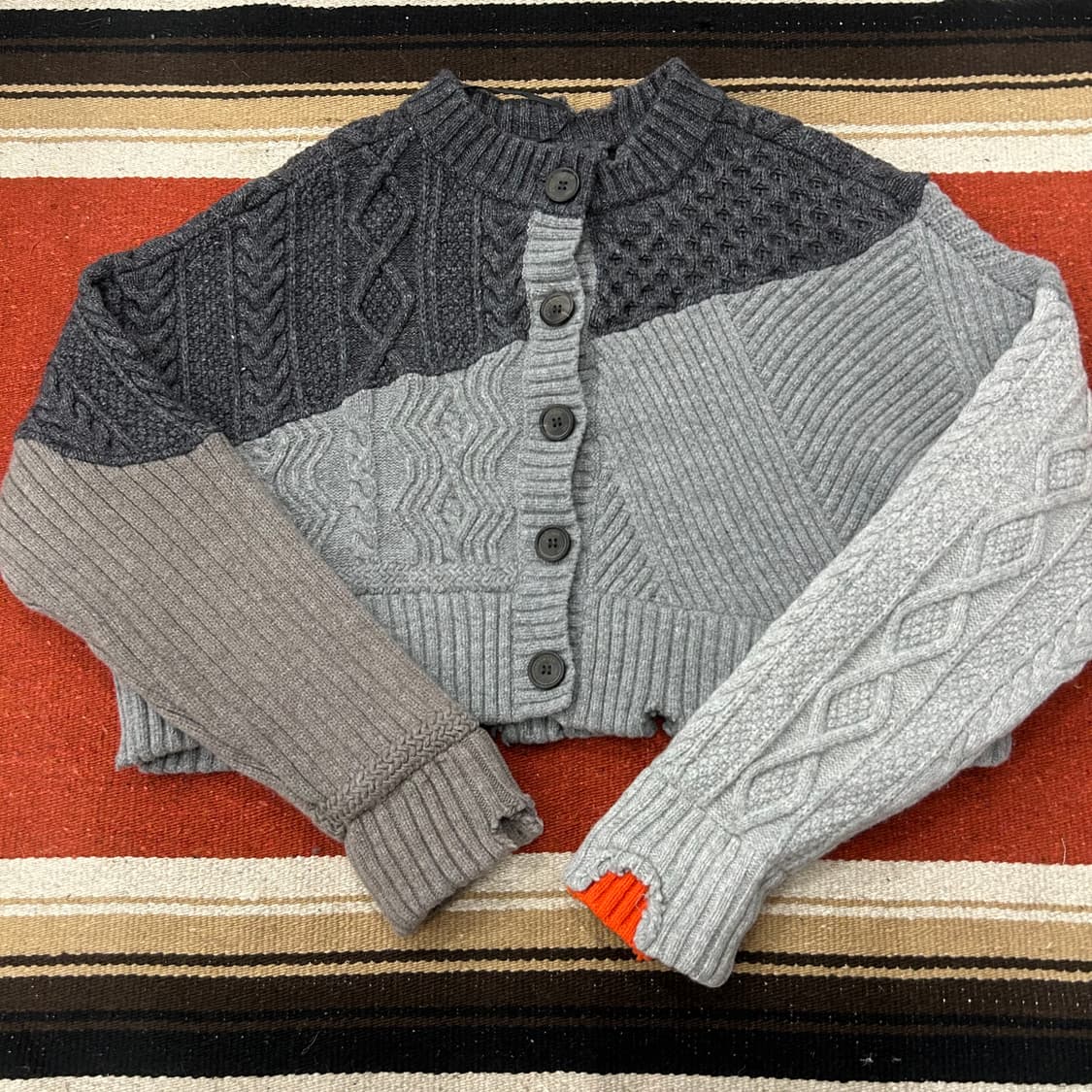 아다에러X자라 디스트로이드 크롭 가디건 상품이미지1