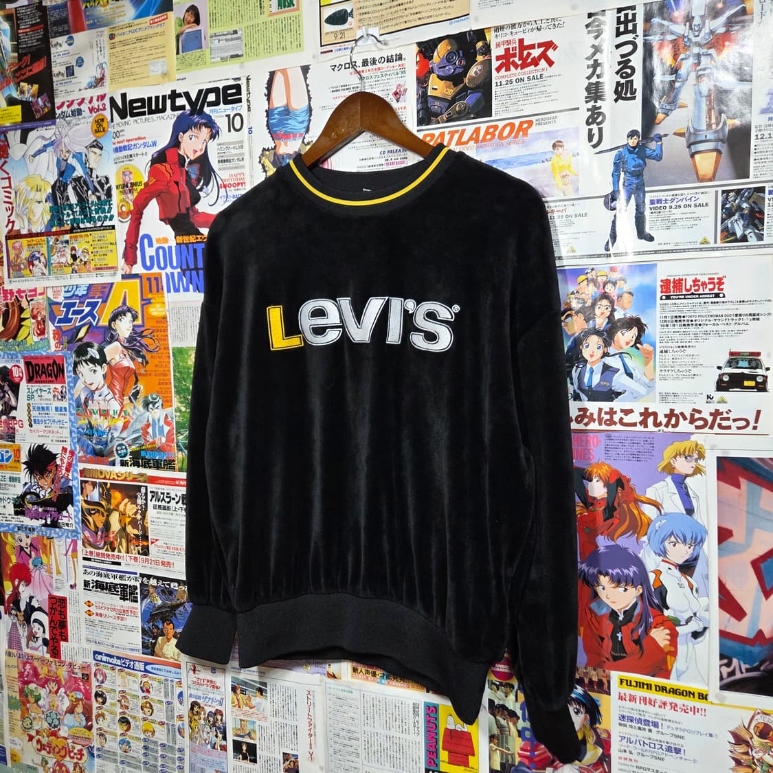 리바이스 빅로고 벨벳 블랙 맨투맨 상품이미지1