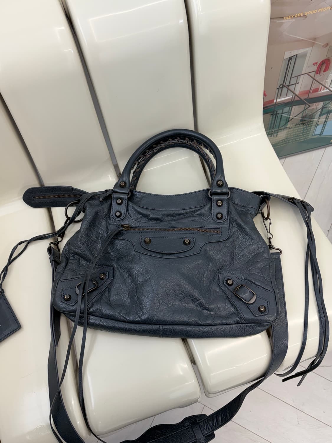 [A 정품] 발렌시아가 시티 모터백 타운 다크그레이 상품이미지1