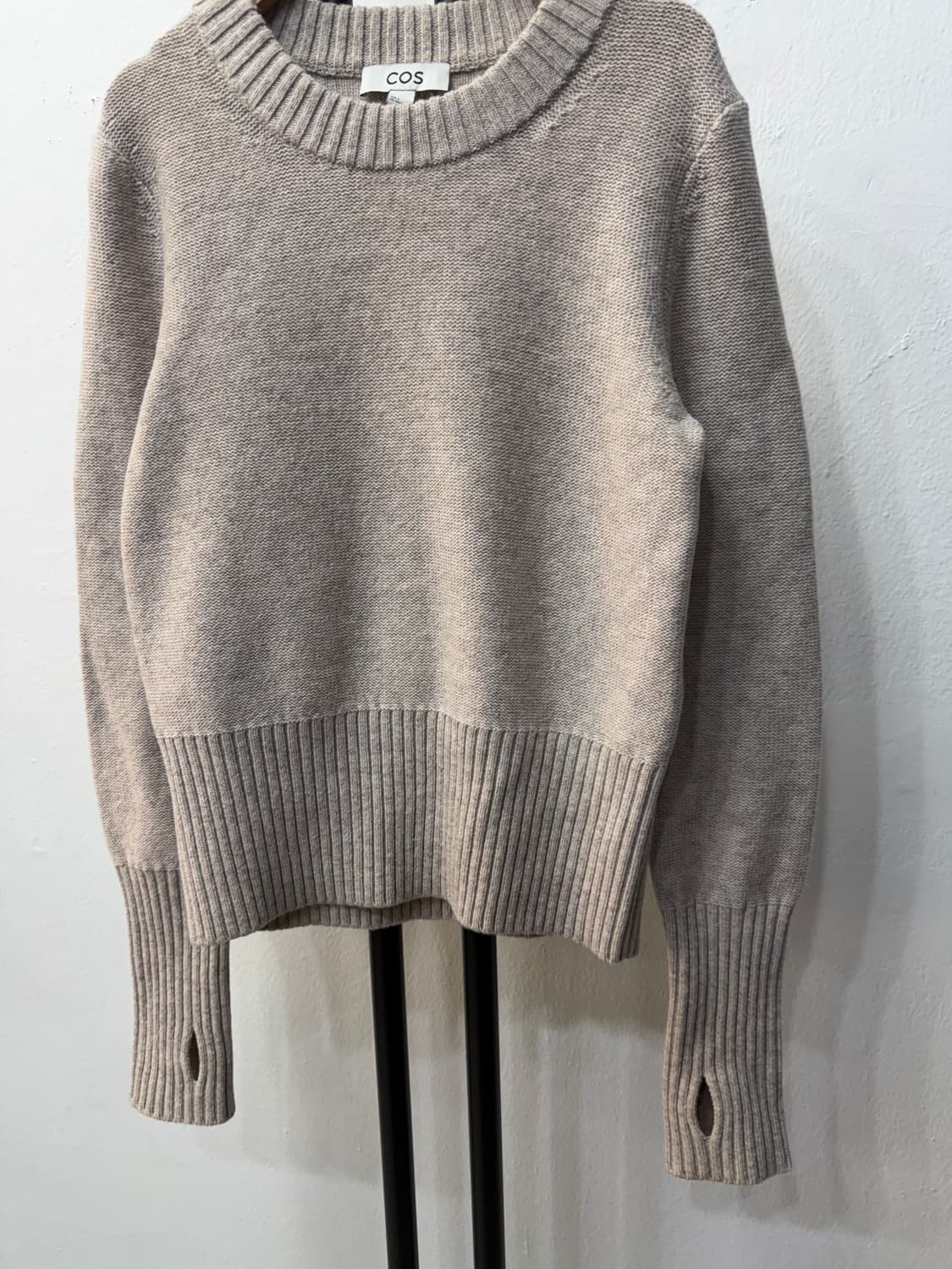 정품) COS 코스 여성 핑거홀 니트 스웨터 S 상품이미지3