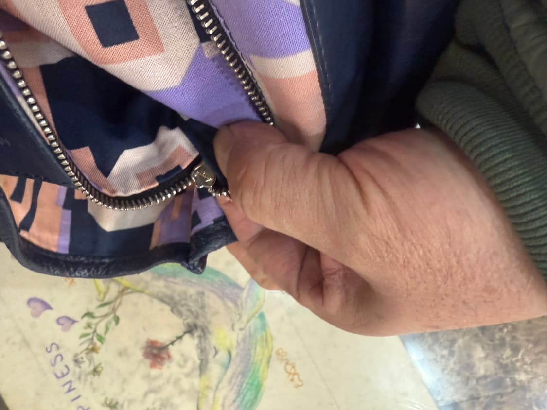 정품 발렌시아가 크로스백 팝니다 상품이미지10