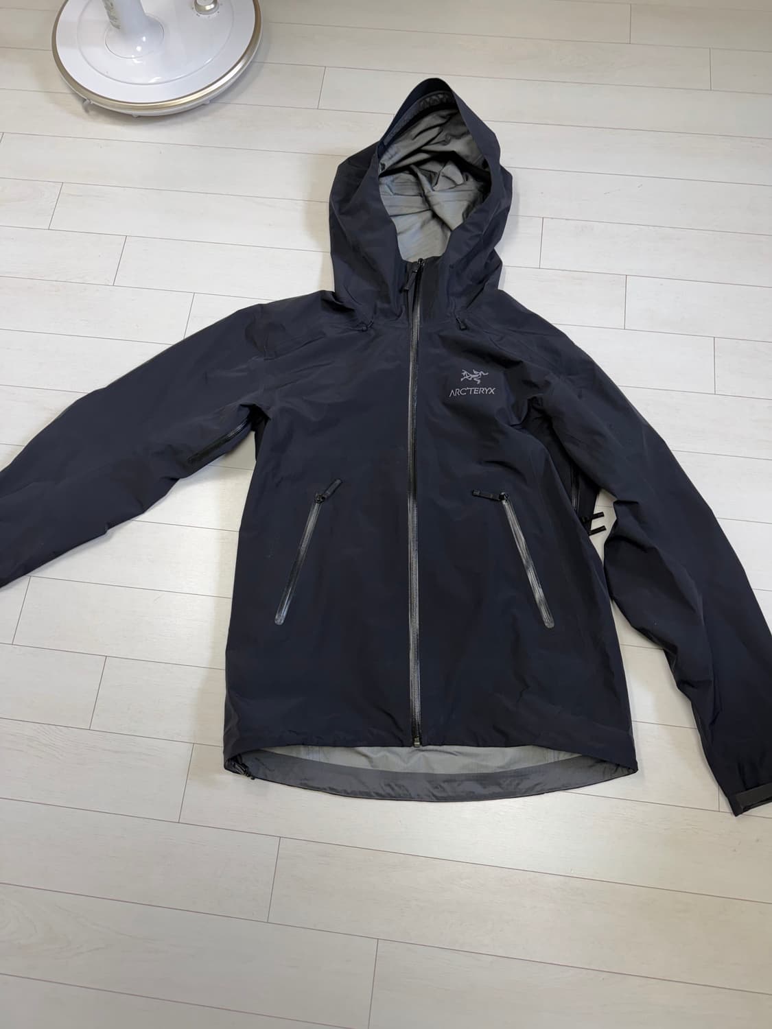 아크테릭스 베타 LT  M 사이즈 블랙 상태 9.7/10  사진찍고 절대 상품이미지1