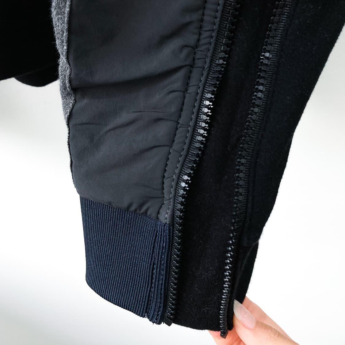 솔리드 옴므 우영미 사이드 지퍼 라인 맨투맨 상품이미지6