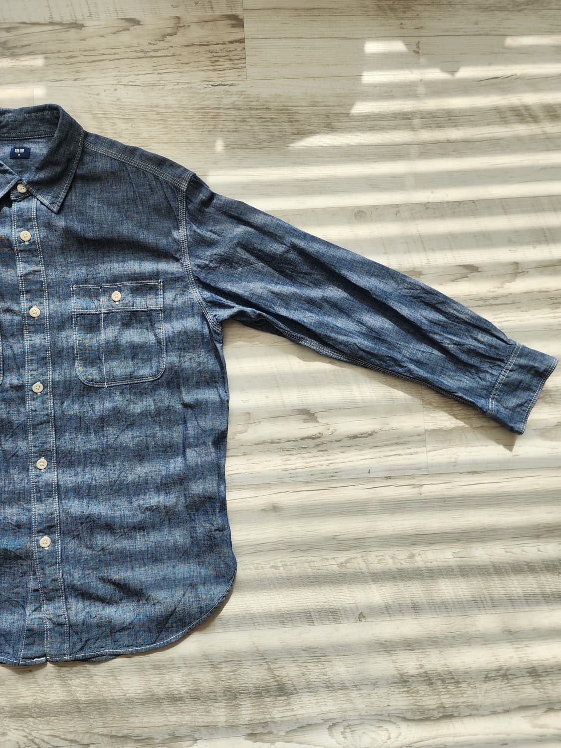유니클로 샴브레이 셔츠 M(100~105)사이즈 팜. 남방 데님 중청 상품이미지3