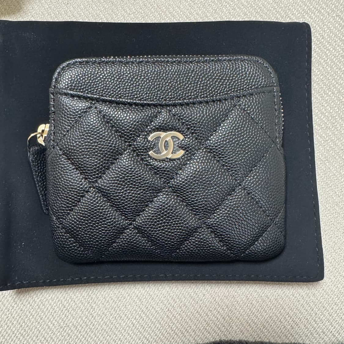 샤넬 클래식 캐비어 지퍼 카드지갑 금장 새제품 AP2061 상품이미지2