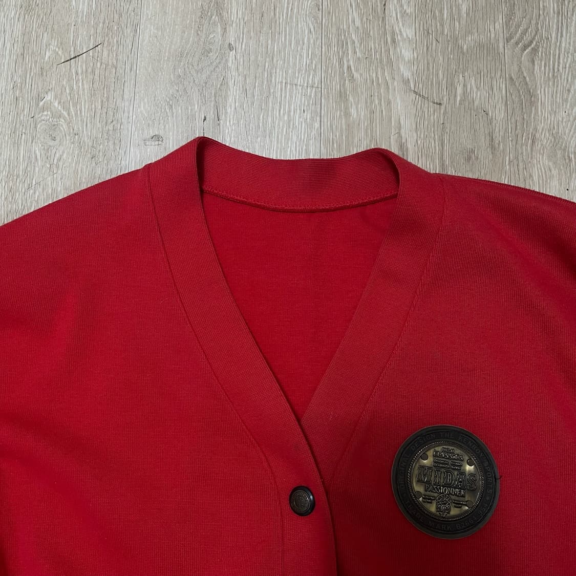 장띠모아 여성 브이넥 와펜 버튼업 니트 가디건 [레드] S/90 상품이미지2