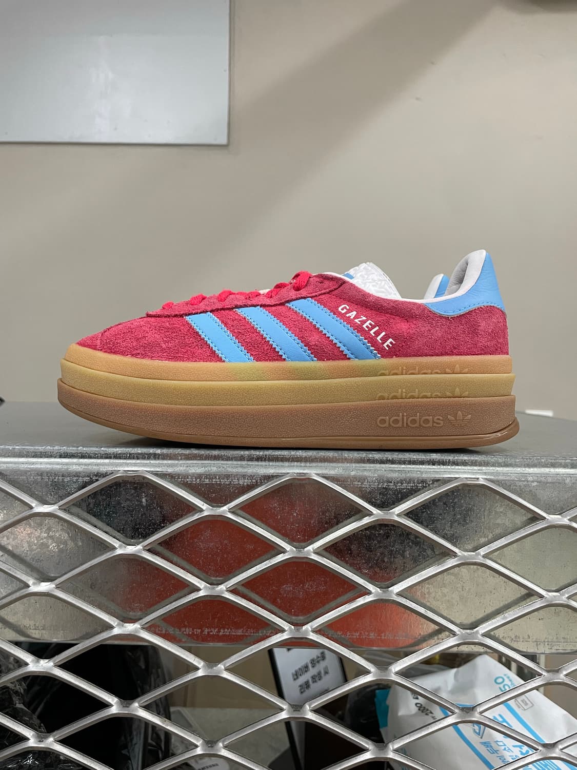 아디다스 가젤 볼드 레드 220 상품이미지1