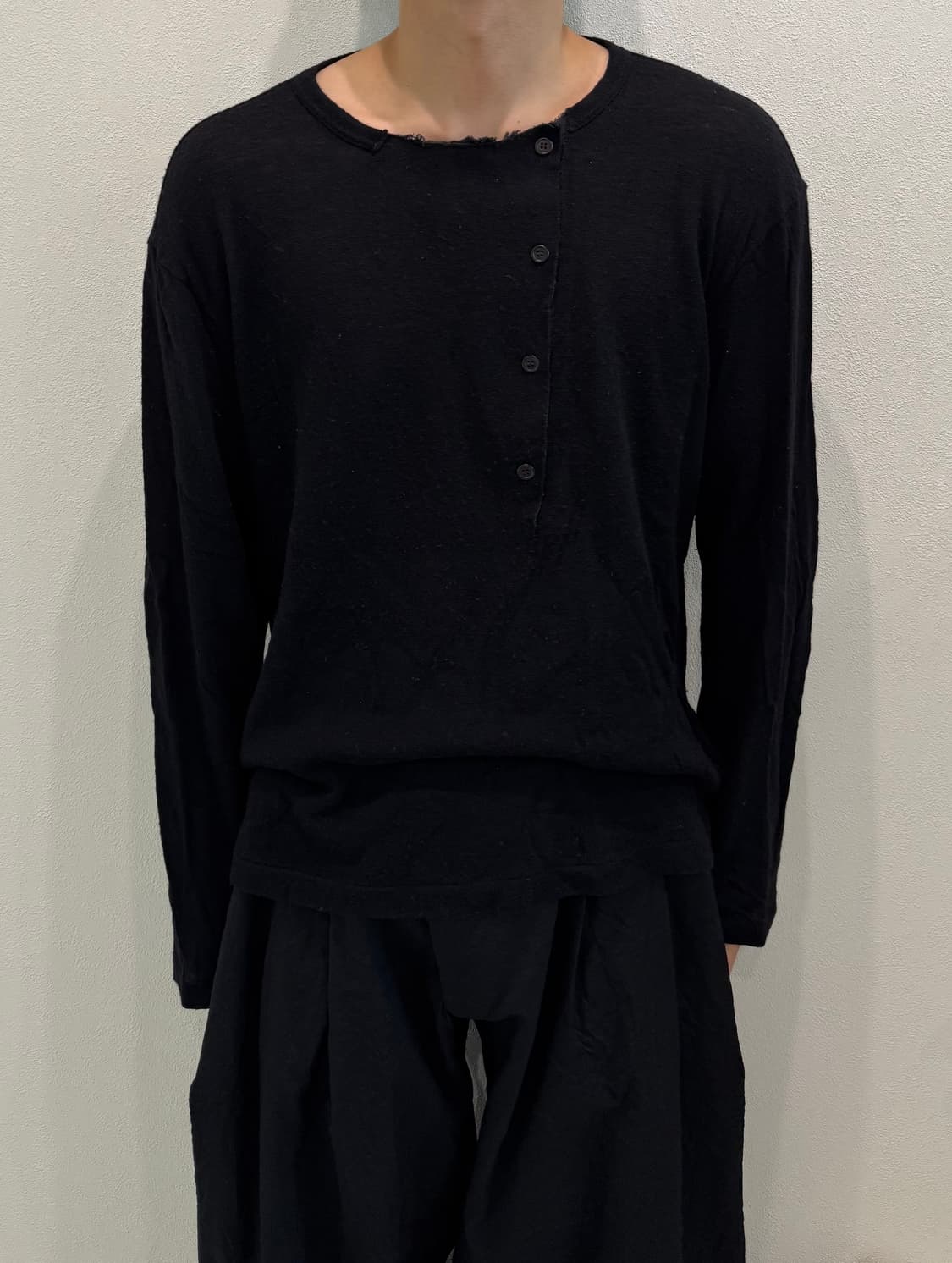 요지야마모토 뿌르옴므 비대칭 헨리넥 니트 상품이미지1