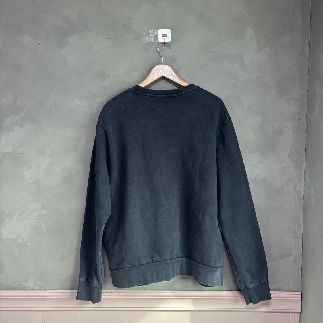 폴로 랄프로렌 워싱 맨투맨 페이디드 블랙 상품이미지6